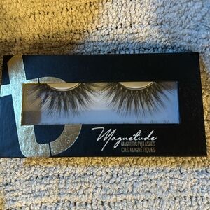Tori Belle Magnetic Lashes- (can be worn w/ adhesive as well as magnetic liner)